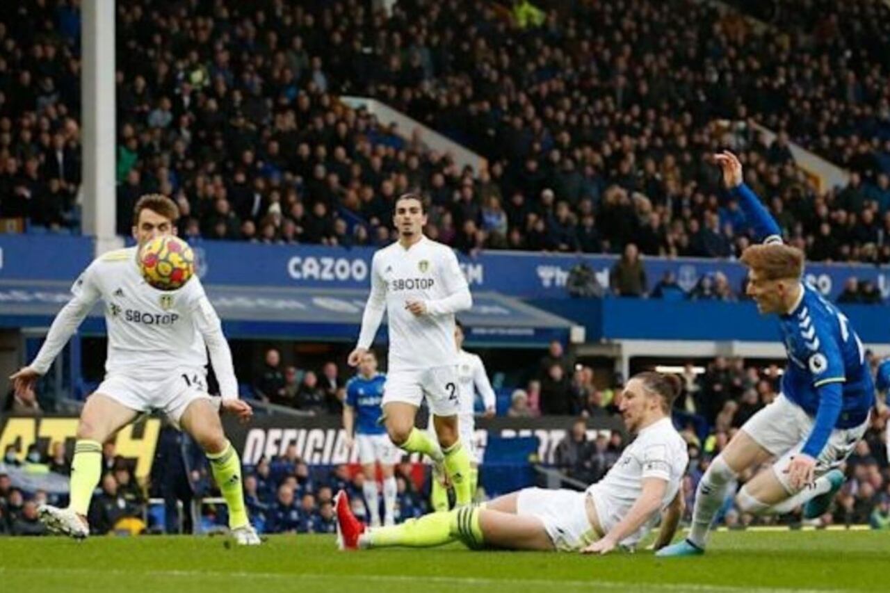 Lampard's Everton extend relegation cushion at Leeds' expense