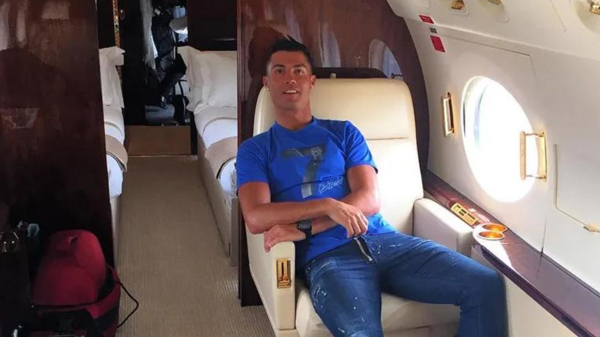 Cristiano Ronaldo gana 200 millones, la razón por la que vendió su avión privado