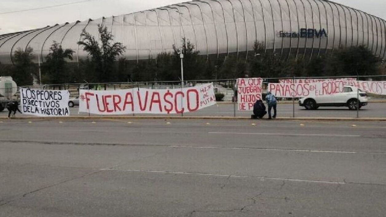 “Fracaso total” el mensaje de los hinchas Rayados para Javier Aguirre