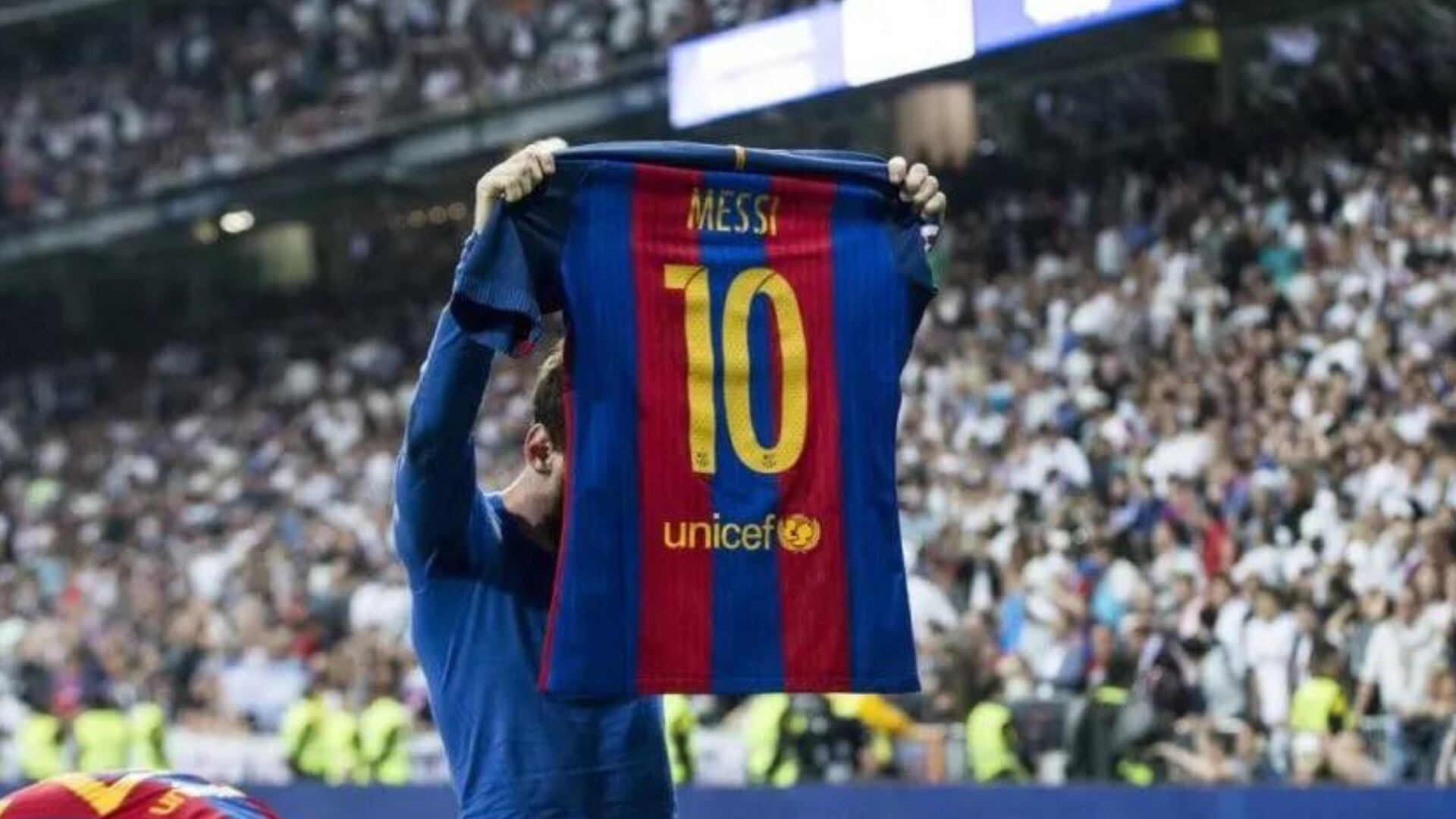Costó 500 mil dólares, revelan dónde está la camiseta de Messi que mostró al Madrid