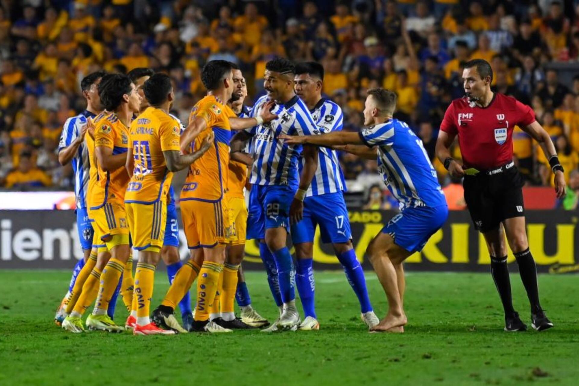 (VIDEO) La sanción que podría tener Carioca, tras golpe con puño a Gallardo