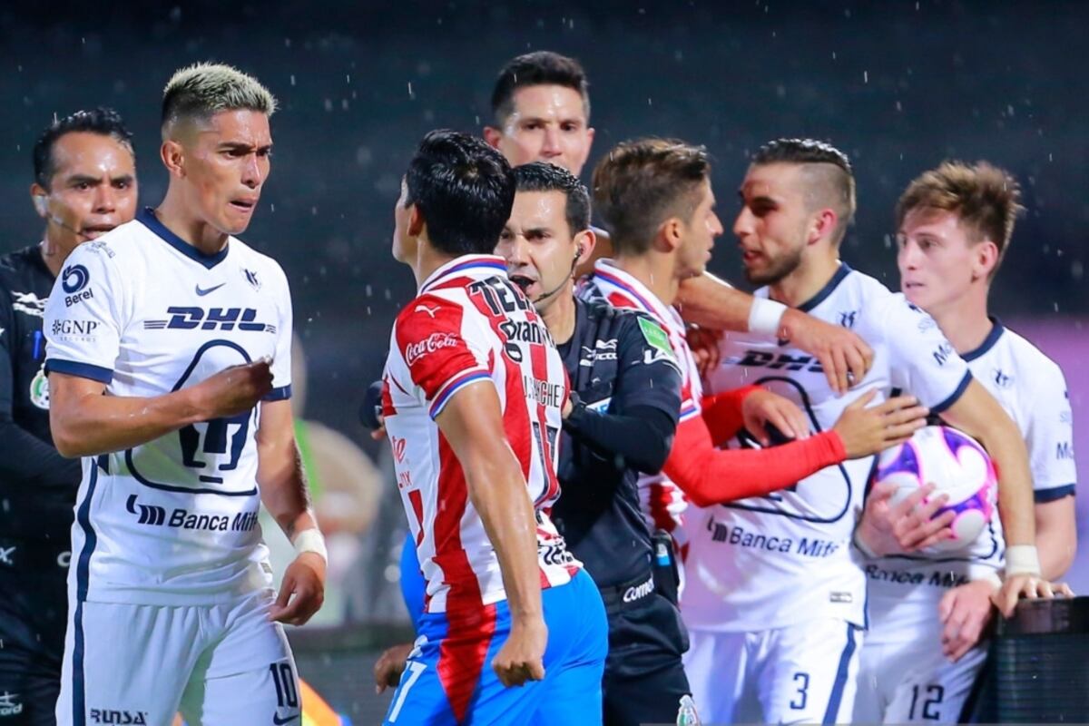El Chapito Sánchez intentó ningunear a Pumas y mira quién fue el único jugador que le puso un alto