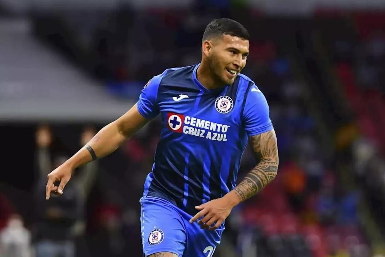 Who is Juan Escobar, Cruz Azul's top-scoring defender and how much does he earn?