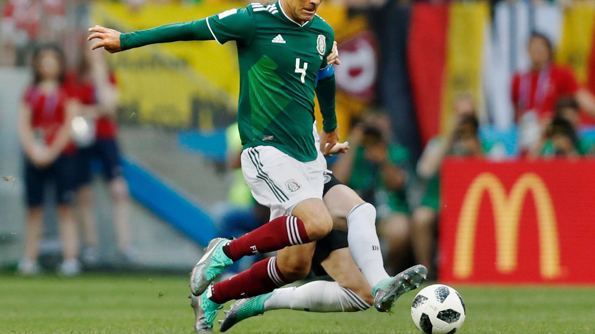 ¿Quién es el futbolista que más Mundiales ha jugado con México?