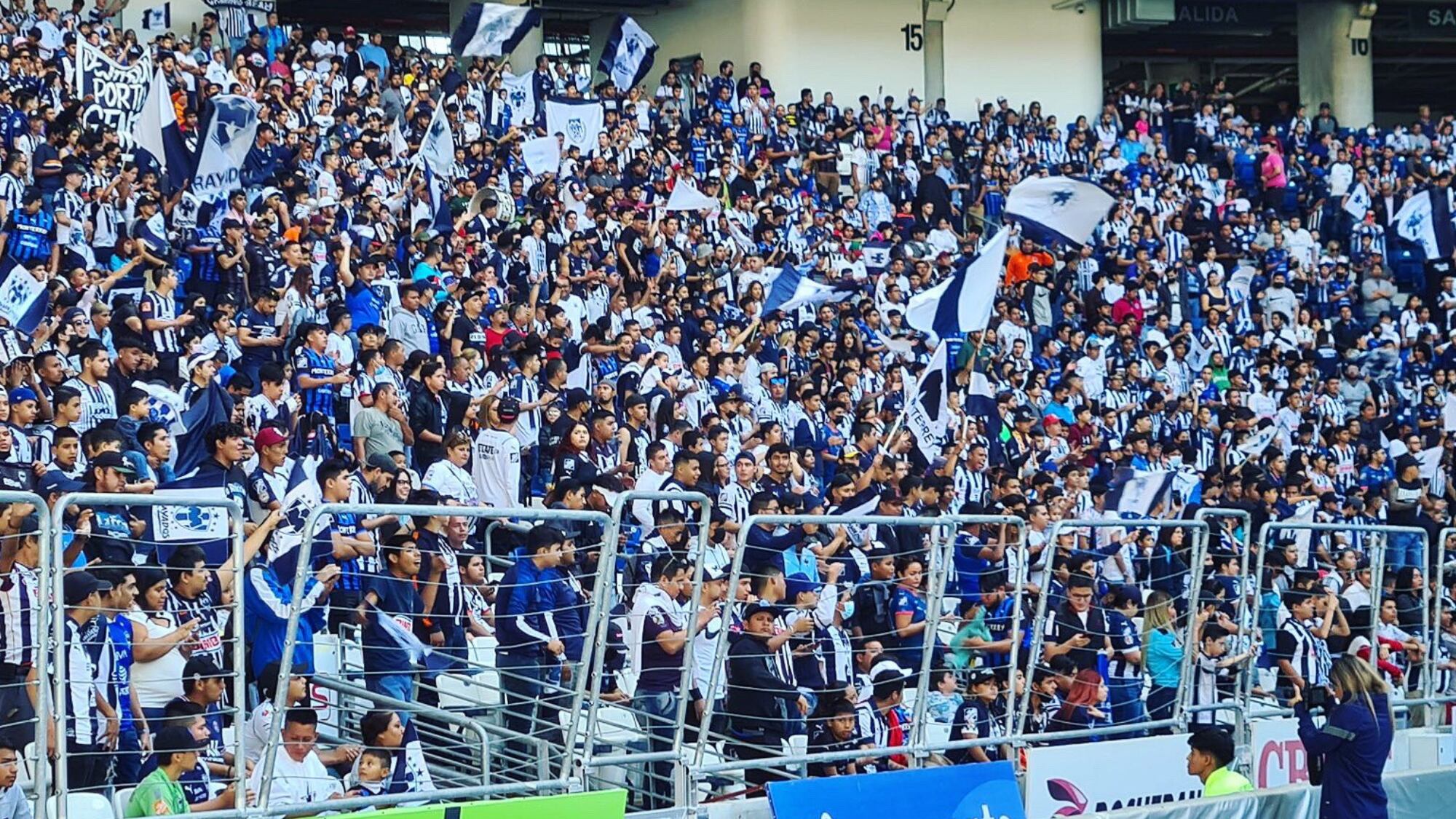 Afición de Rayados hace largas filas por boletos para la Semifinal Apertura 2022, ¿se llenará el BBVA?