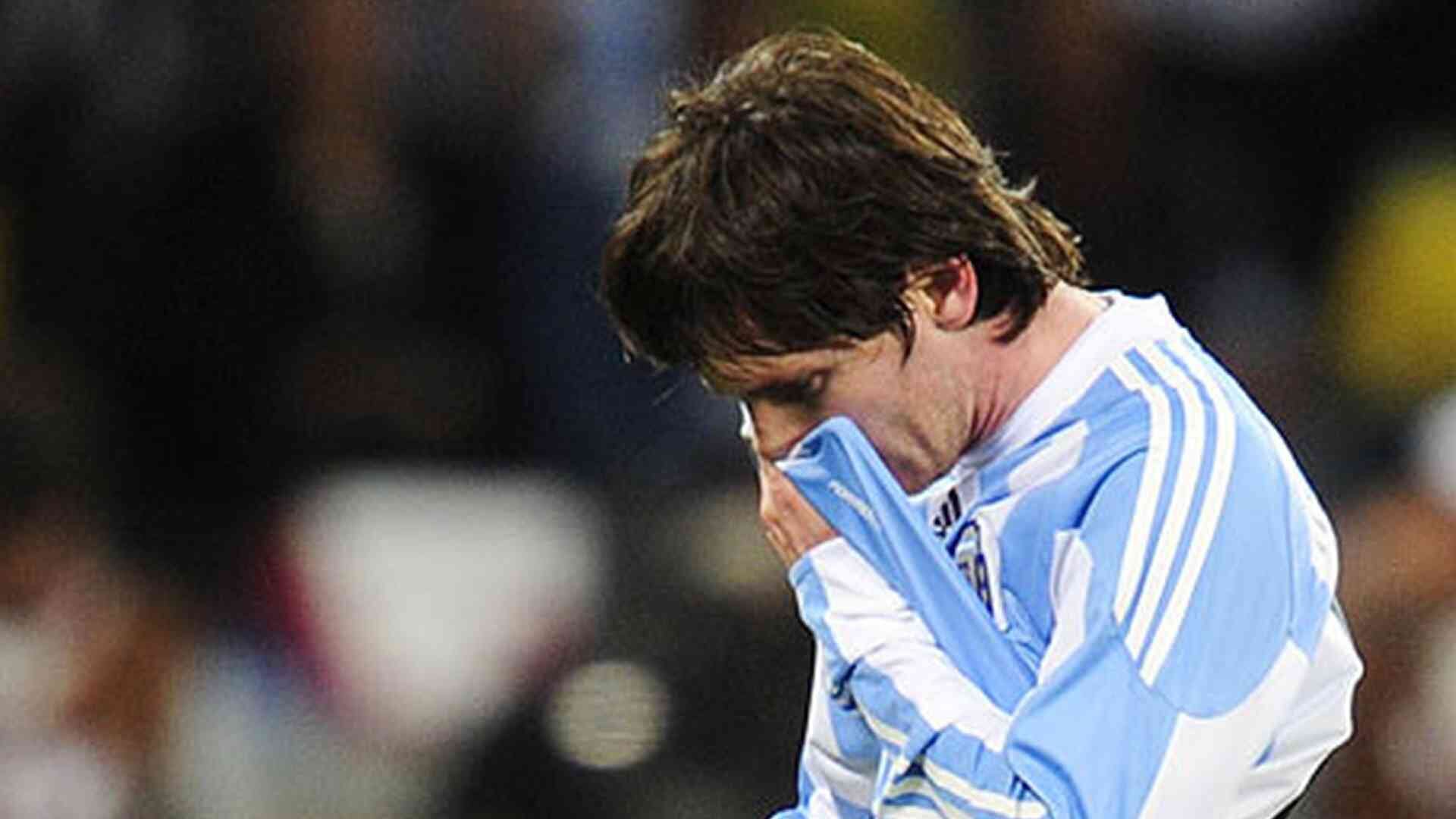 Fue compañero de Messi en Argentina, hoy piensa en el retiro a causa del dolor