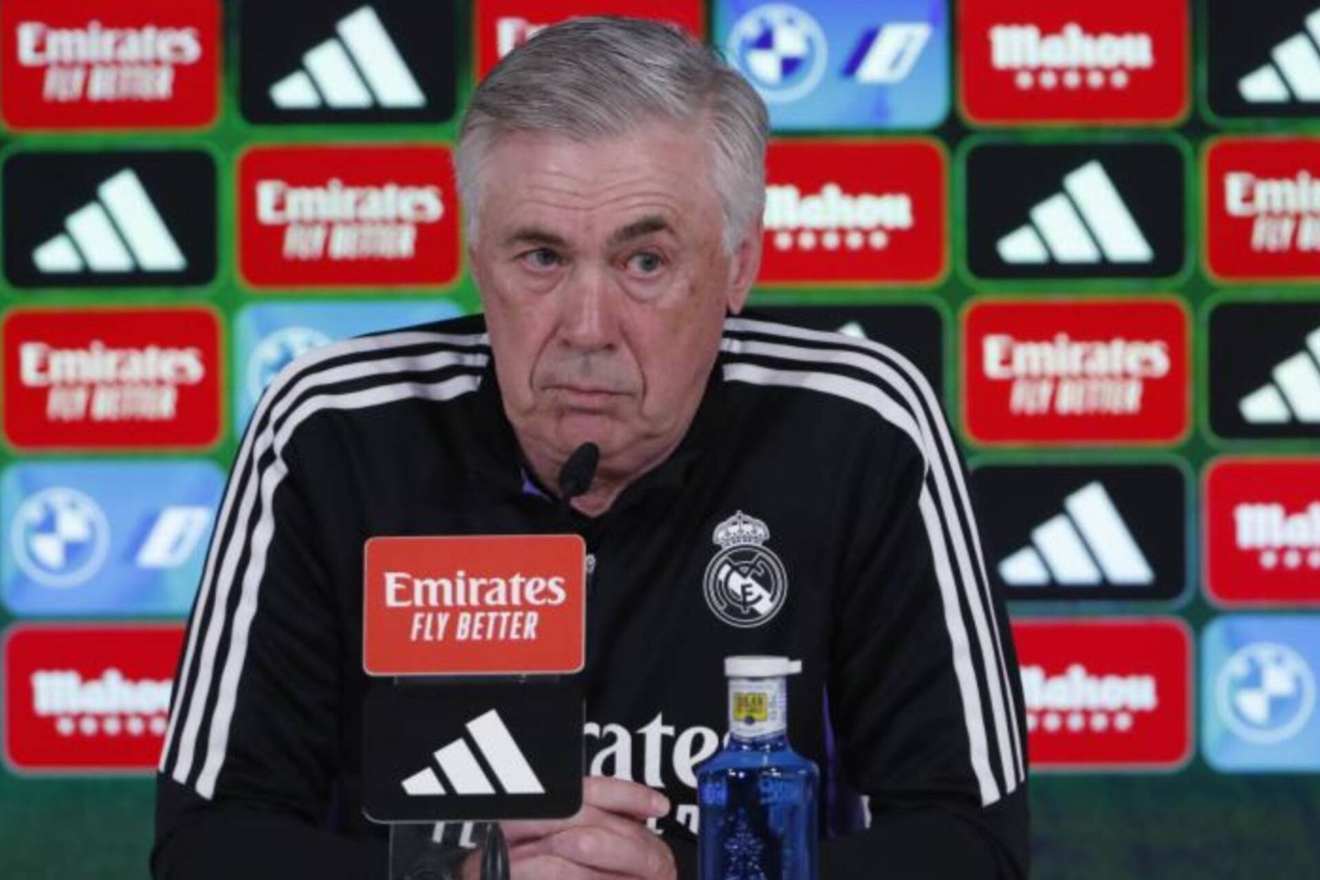 Mira lo que le dijo el árbitro del Madrid vs Vallecano a Ancelotti para calmarlo