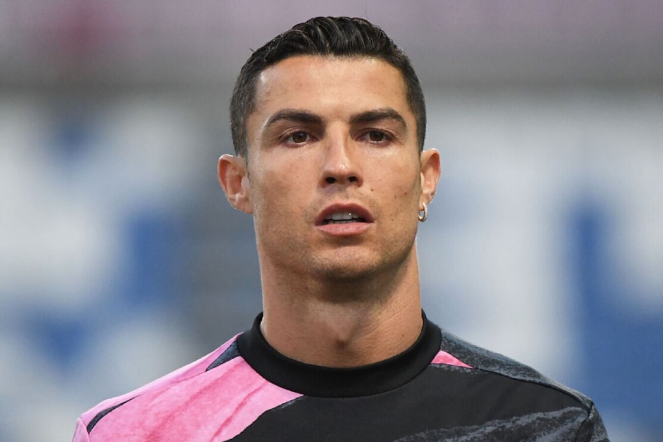 (FOTO) En medio de la mudanza de Cristiano Ronaldo revelan en Italia la nueva playera que luciría en Europa