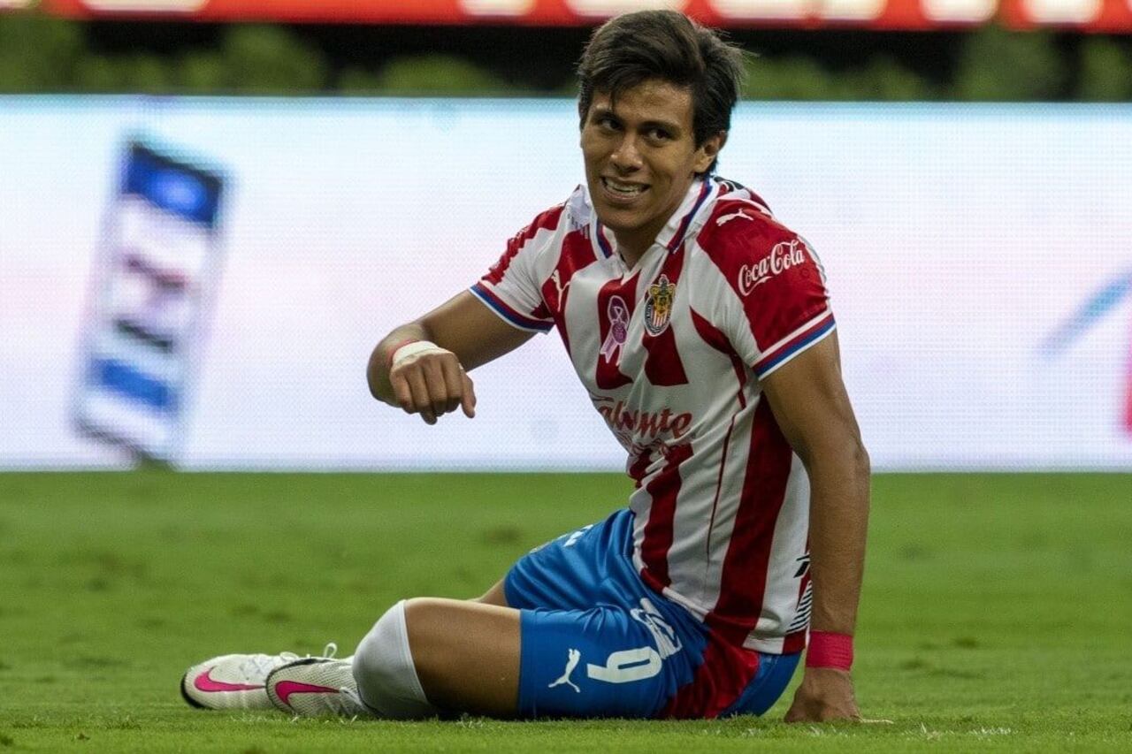 Chivas' injuries are showing against Atletico San Luis , they are playing at a very mediocre level