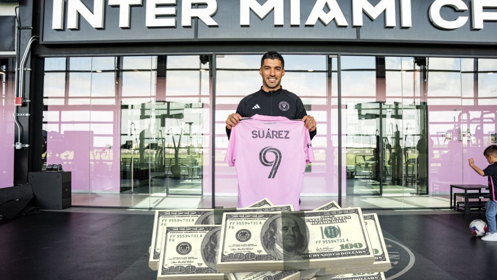 Viene de ganar 288 mil, cuánto cobraría Luis Suárez jugando con Messi en Inter Miami