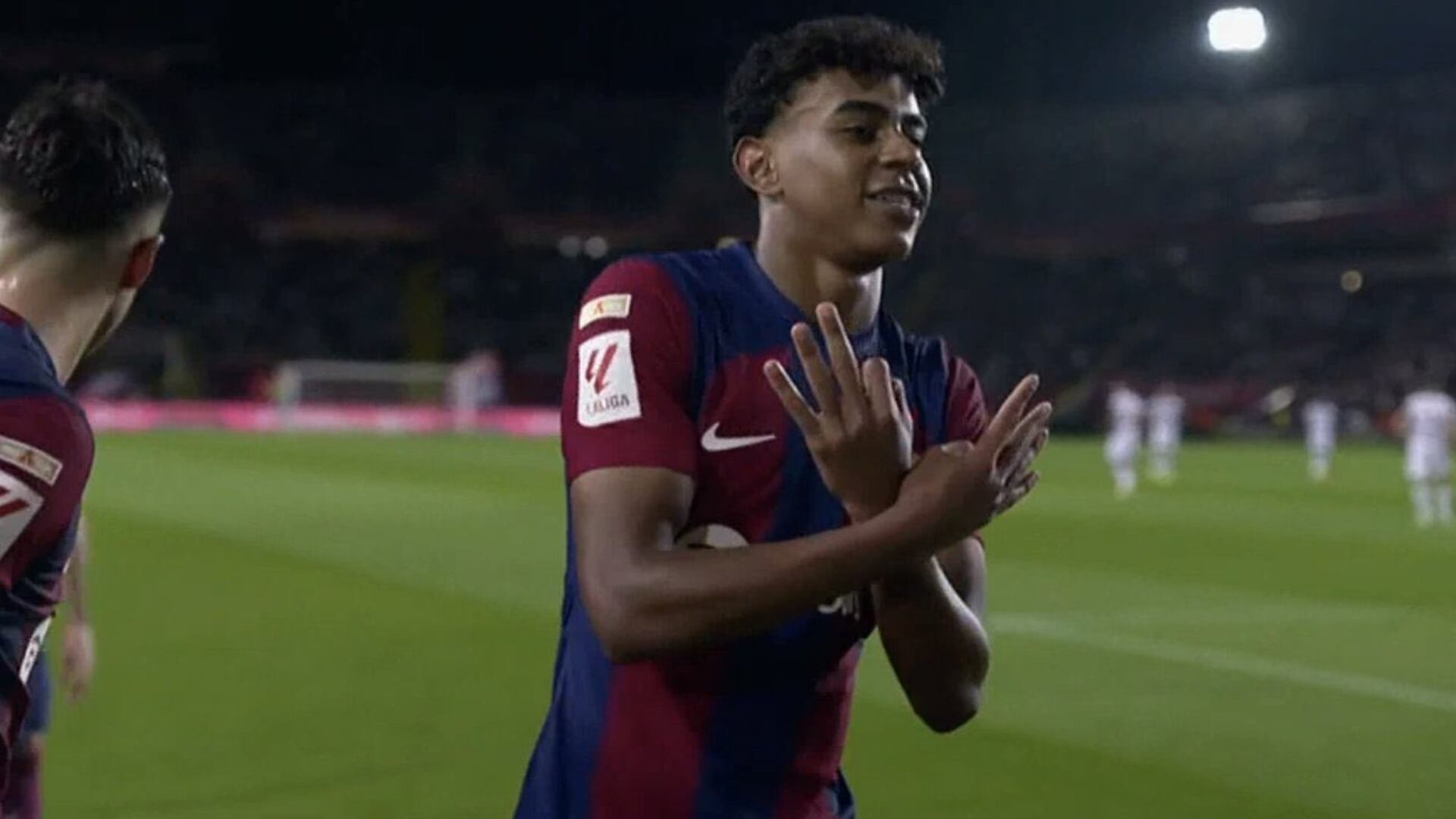 (VIDEO) Lamine Yamal se puso al Barça en sus hombros y anotó un golazo a la Real