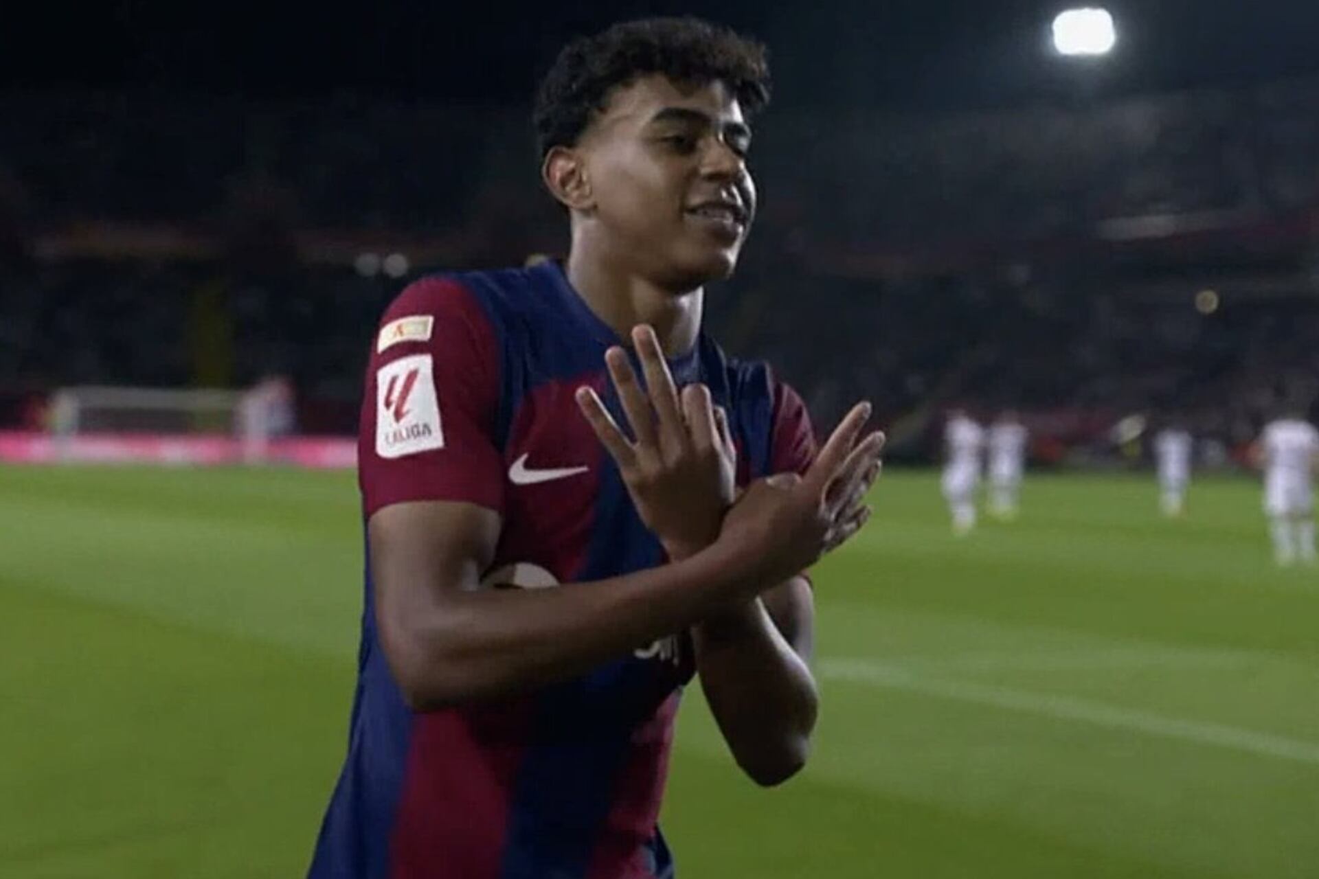 (VIDEO) Lamine Yamal se puso al Barça en sus hombros y anotó un golazo a la Real
