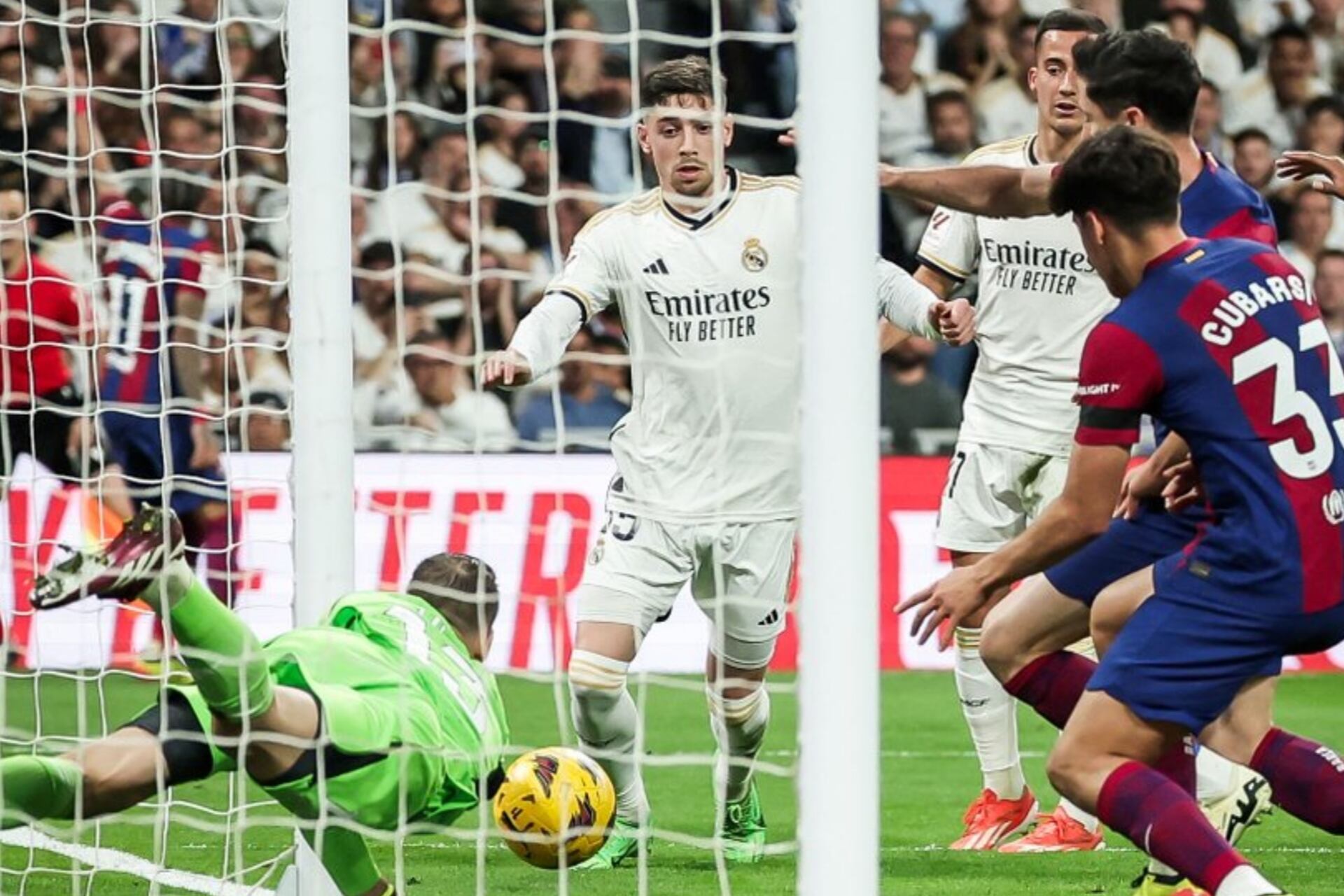 It was a goal, the picture that demonstrates it was a legal goal for Barcelona vs Real Madrid 