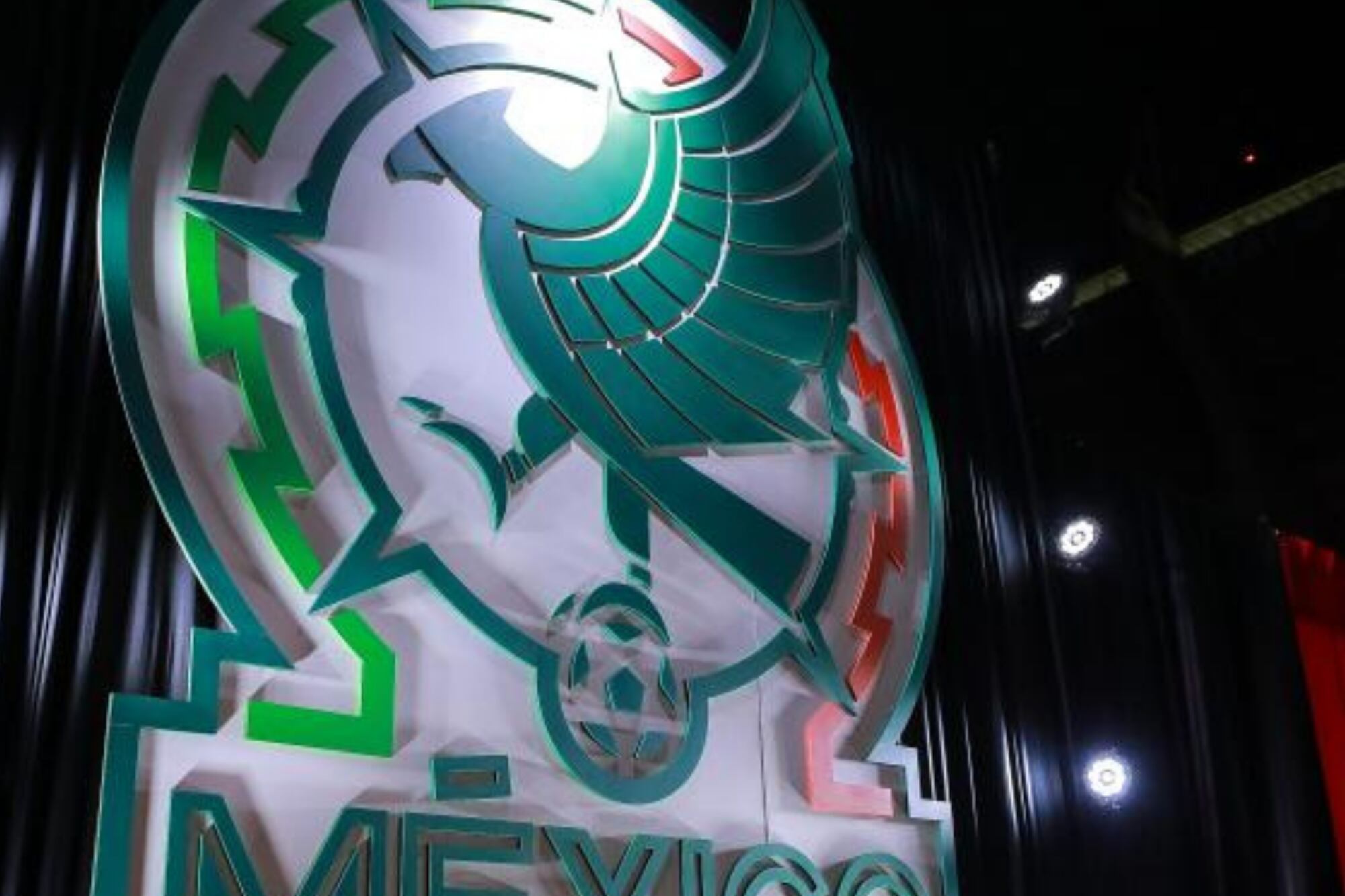 La selección mexicana presenta su nuevo escudo para la Copa del Mundo Qatar 2022