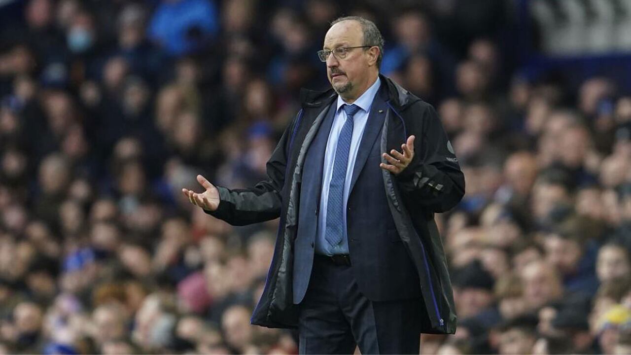 Everton fires Rafa Benitez; he left the club near relegation
