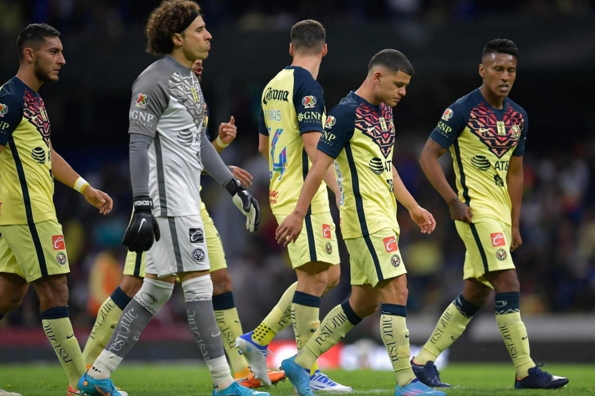 Now that he lost his place in Club América’s lineup, he’s asking to leave Las Águilas