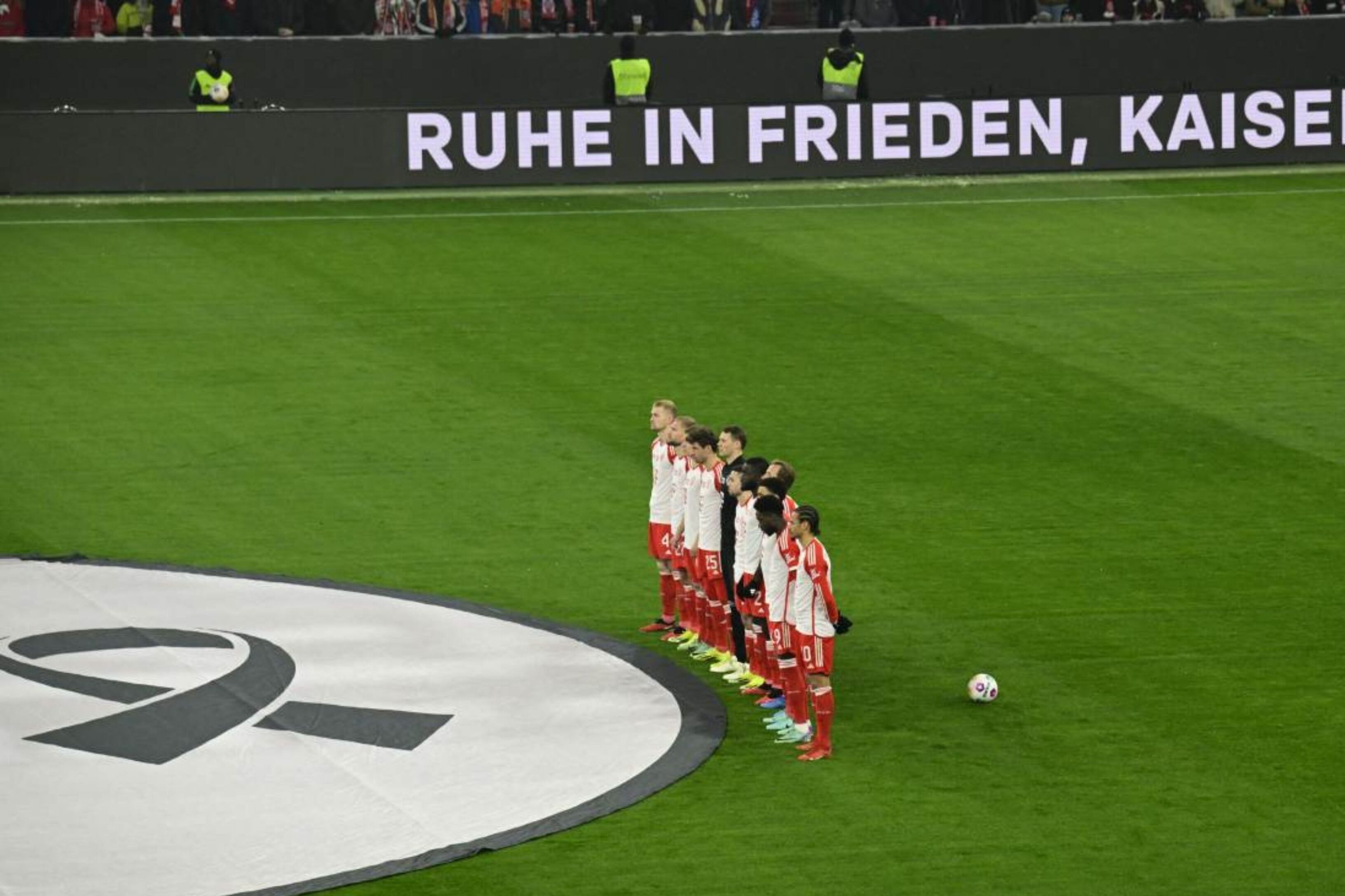 Emotivo homenaje de despedida del Bayern Múnich a Franz Beckenbauer