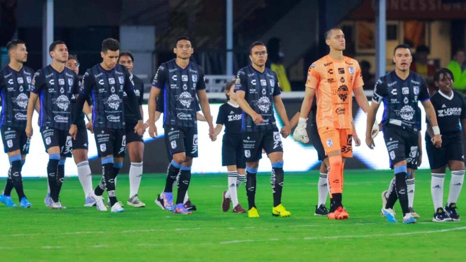 Querétaro podría ser vendido y 4 clubes optan por su puesto en la Liga MX